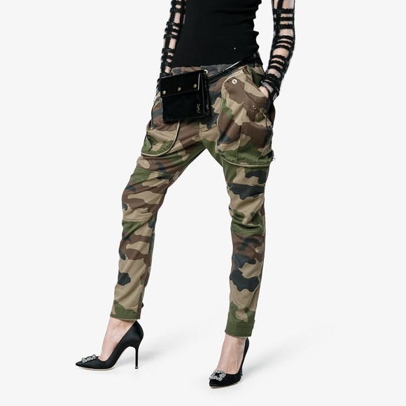 NEW • Manolo Blahnik • Satin Hangisi Pumps Crystal - Picture 3 of 8